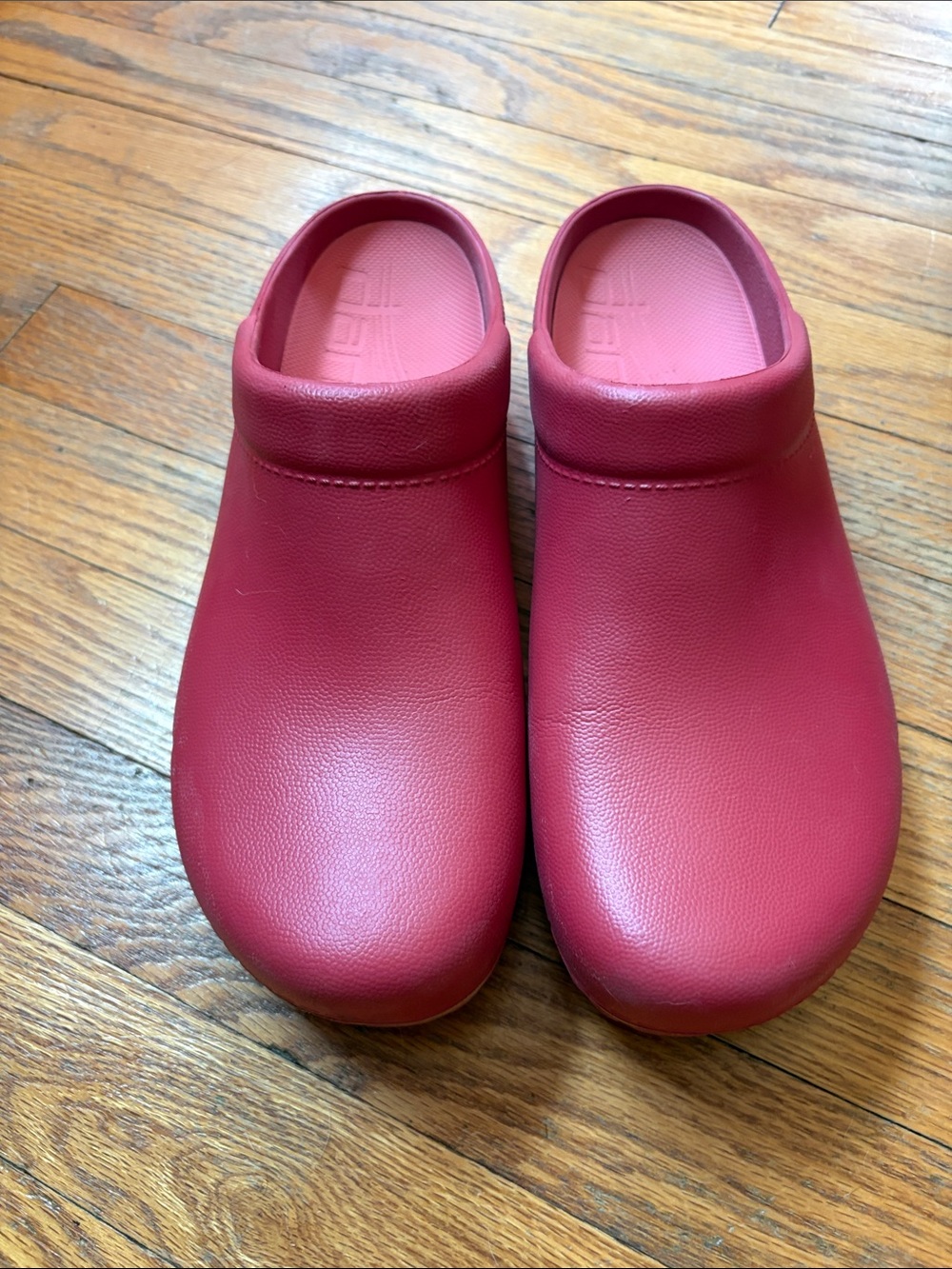 Dansko Women's Kane Cranberry Slip-On Clogs Sz 41 EU